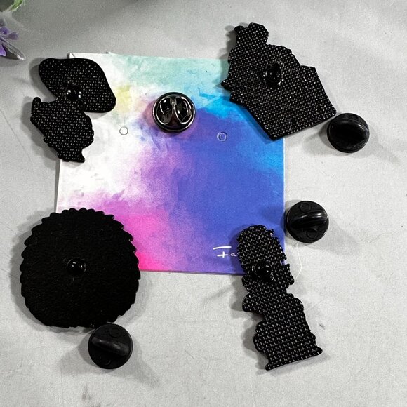 HedgeHog Lapel Pin Gift Set Book Mushroom Brooch Badge Accessories Jewelry READ - Picture 4 of 7